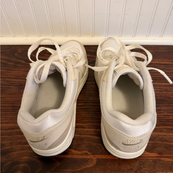 Nike Women’s Air Max 1 Sneakers ‘Pale Ivory’ - Picture 8 of 13